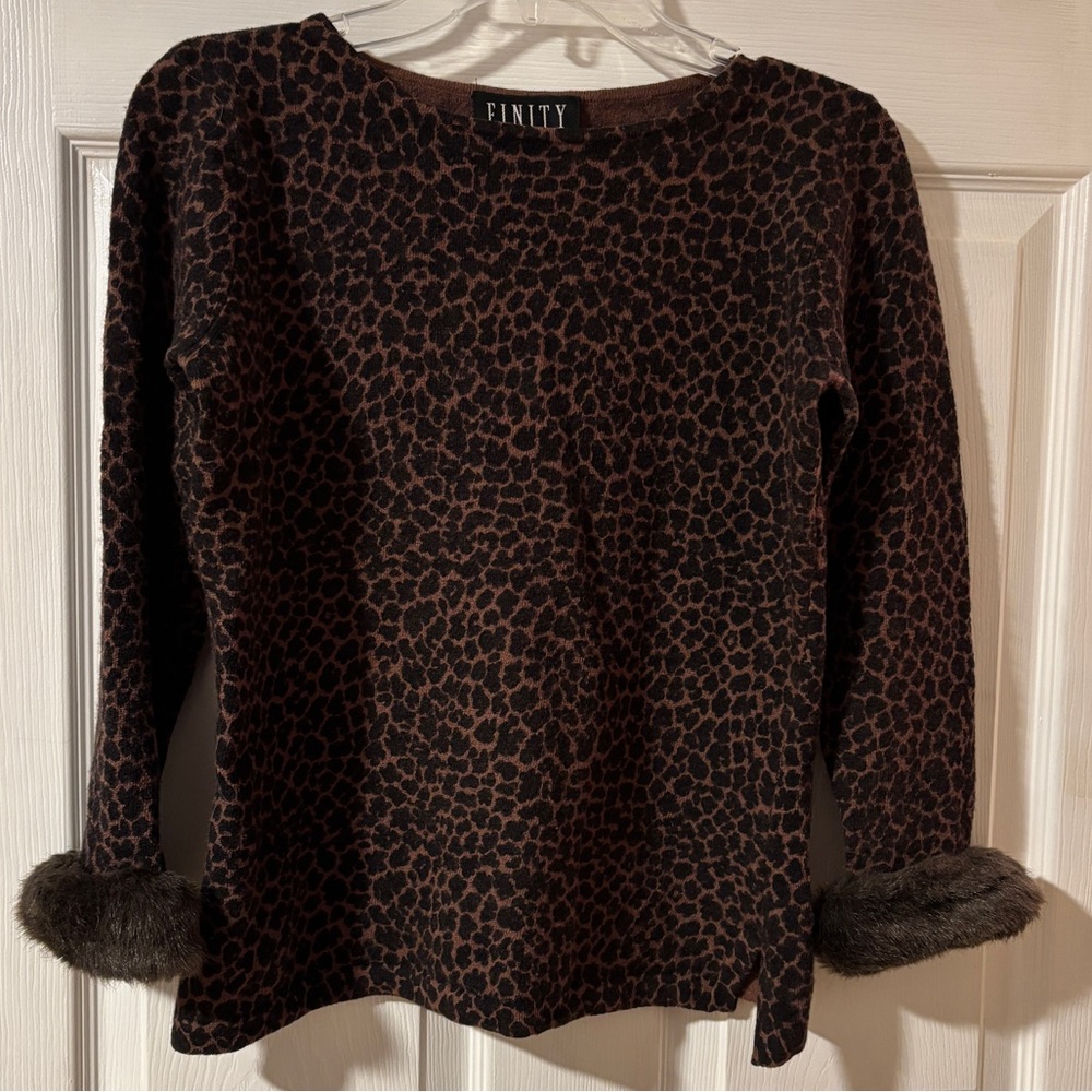 Vintage Finity Women's Leopard Print Sweater with Faux Fur Cuffs S